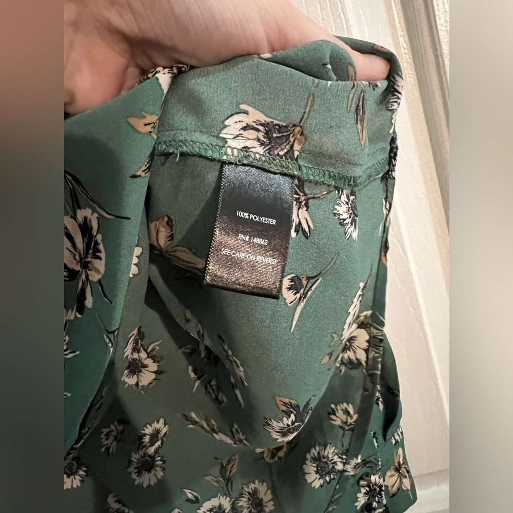 Floral Torrid Button Down Blouse 🔥 - Picture 4 of 7